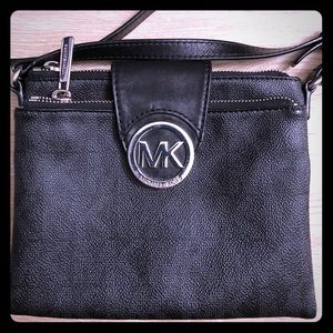 Barely worn Michael Kors crossbody. Pebble leather